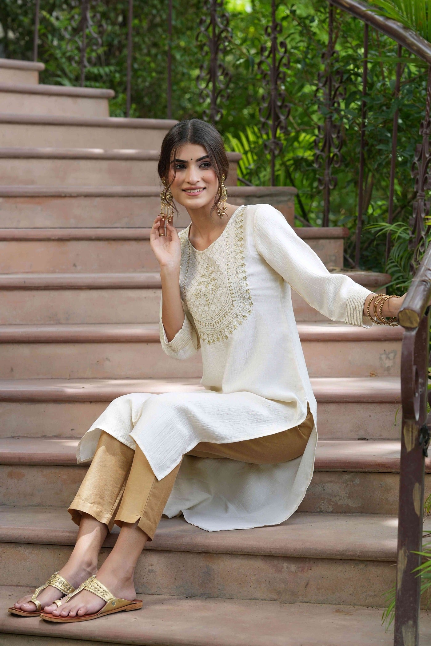 Women's Cream Silk Embroidered Straight Kurta
