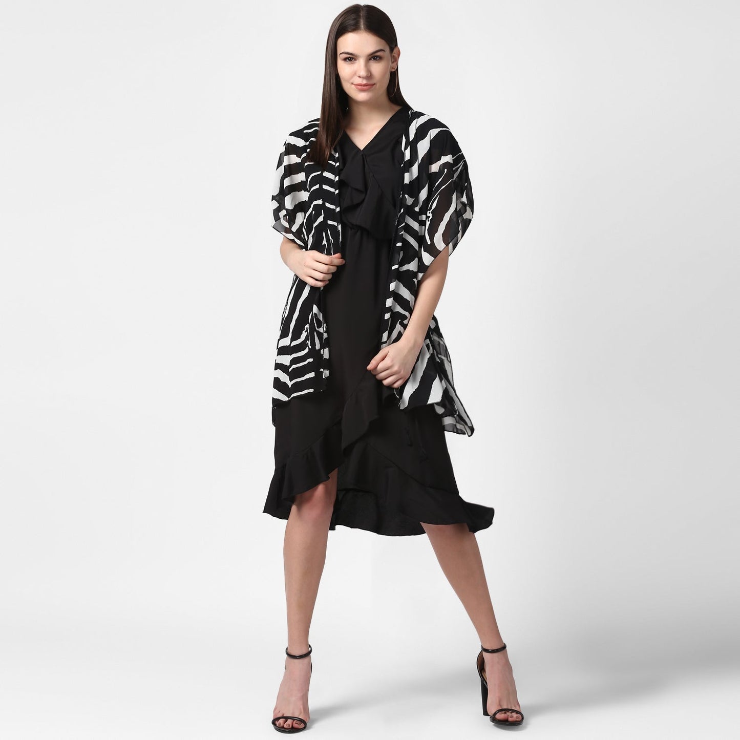 Women's Black and White Georgette Printed Open Shrug