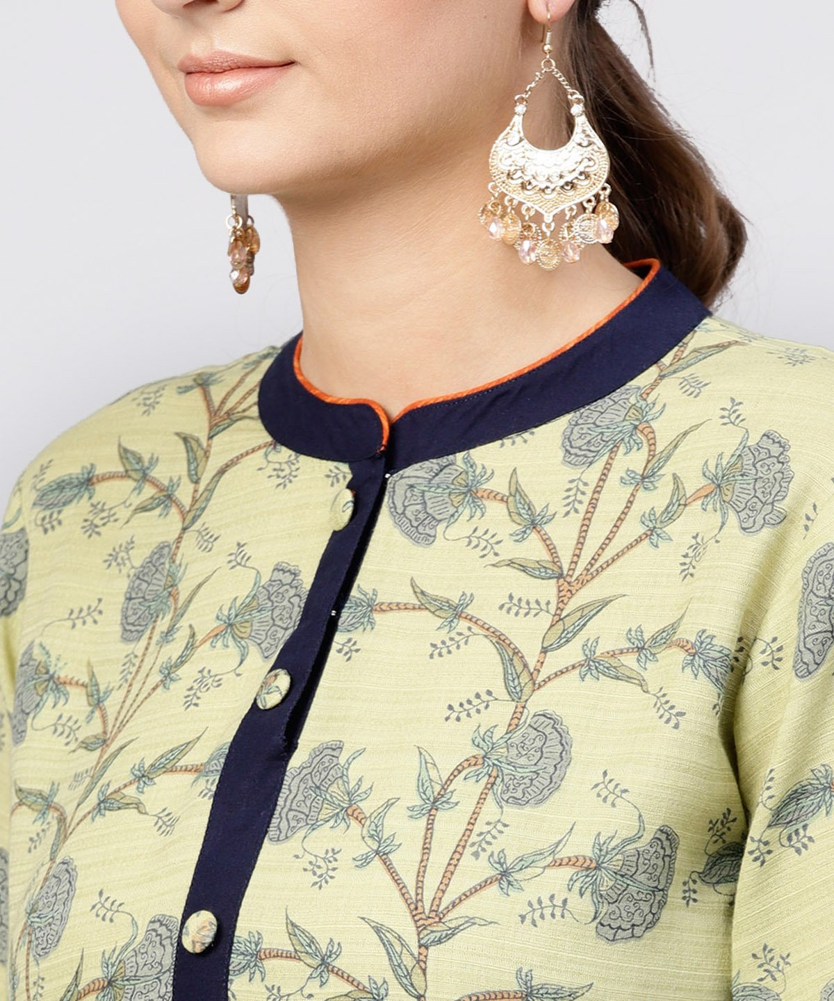 Women's Pastel Green Printed Panelled Kurta With Madarin Collar And Front Placket