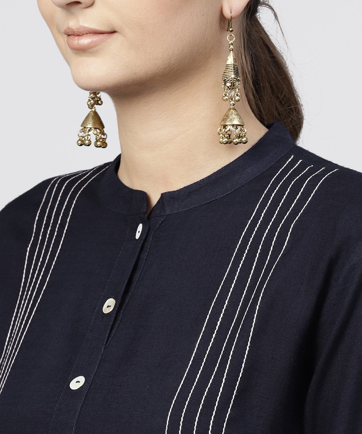 Women's Navy Blue Round Neck Kurta With 3/4 Sleeves And Front Placket