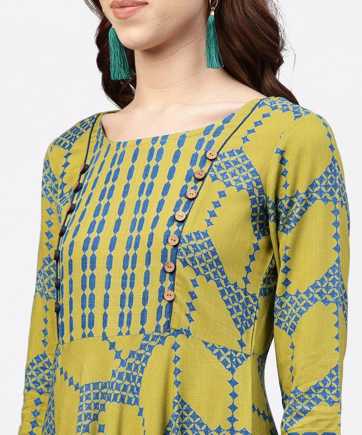 Women's Green Printed 3/4 Sleeves Kurta With Front Yoke And Round Neck