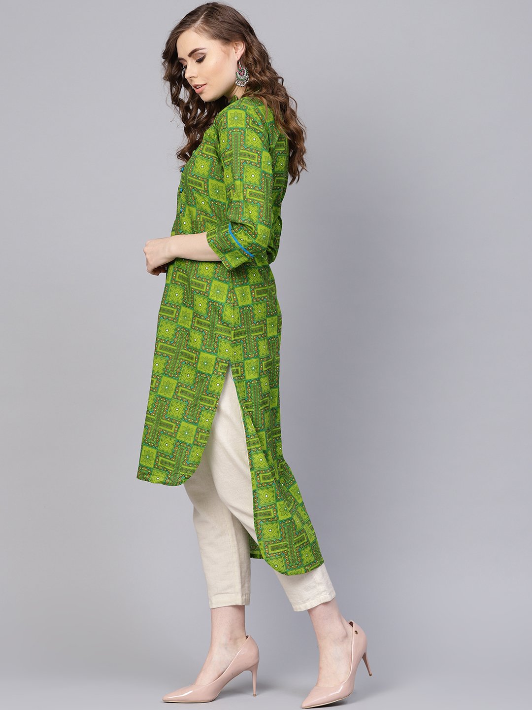 Women's Green Geometric Printed With Closed Collar And Side Placket