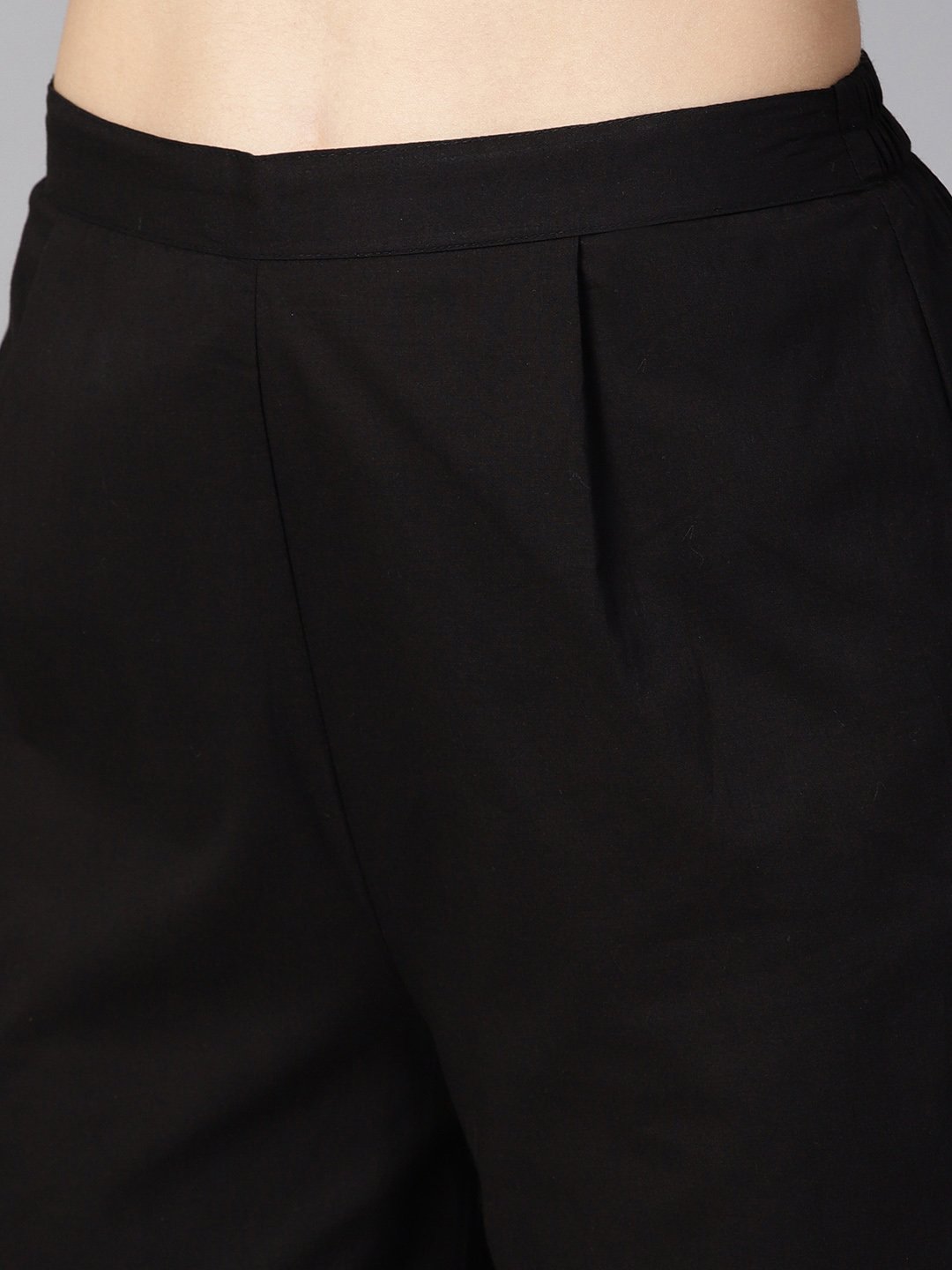 Women's Floral Printed 3/4Th Sleeve A-Line Kurta With Solid Black Pants