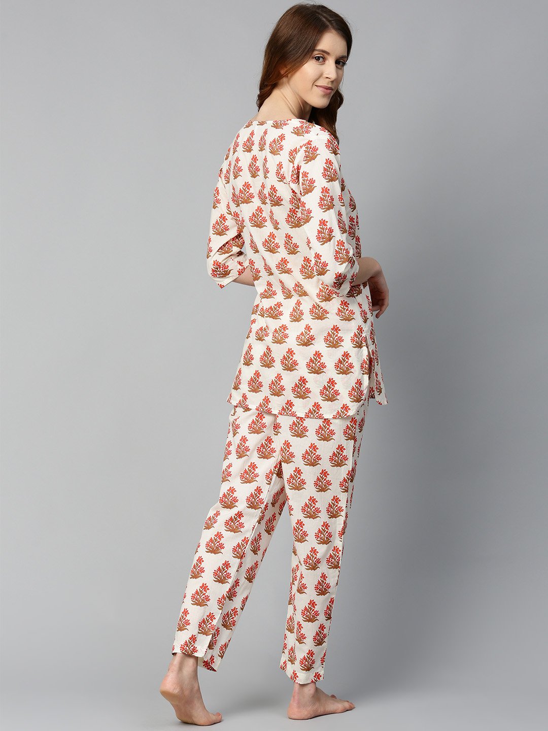 Women's White And Multi Floral Prnt Top And Pant Set