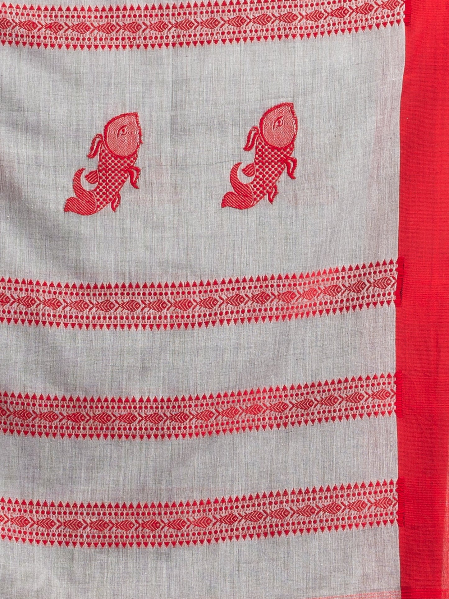Women's Grey all body small fish design with fish design pallu in solid border handwoven cotton saree