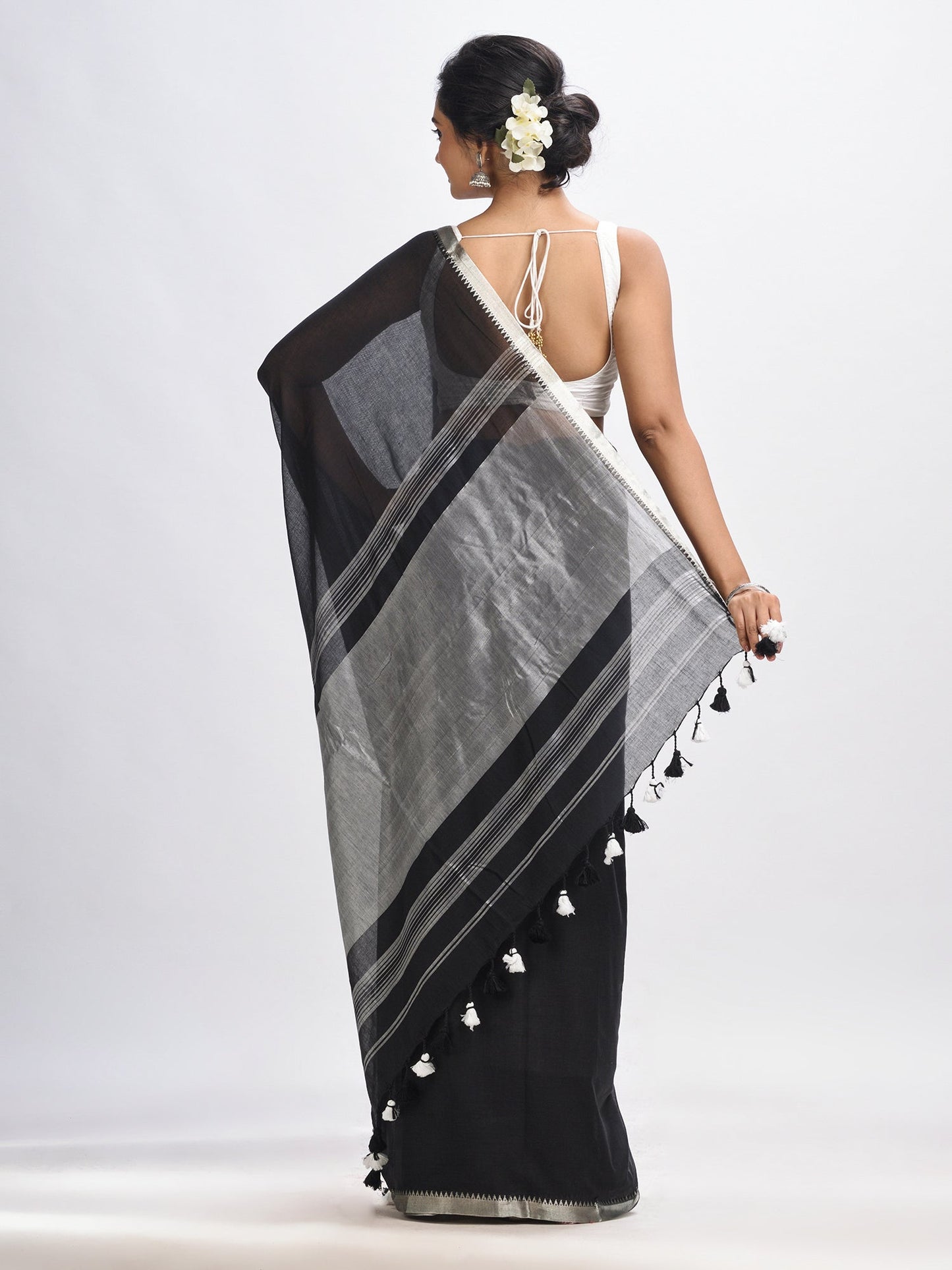 Women's Black Cotton with zari pallu and zari border handloom Saree