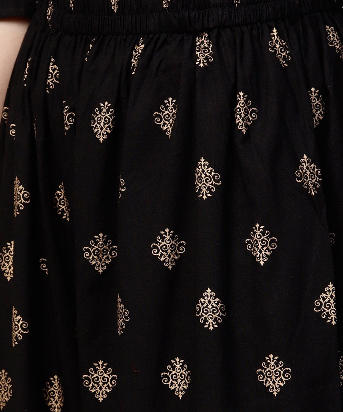 Women's Black Printed 3/4Th Sleeve Cotton Kurta With Printed Pallazo