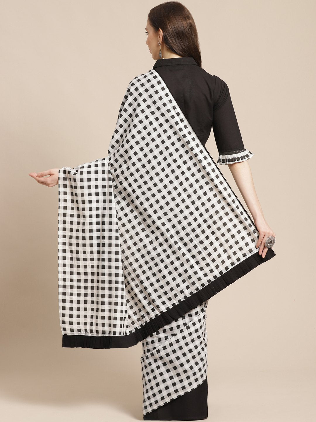 Women's Black Checked Saree With 3/4Th Sleeve Blouse