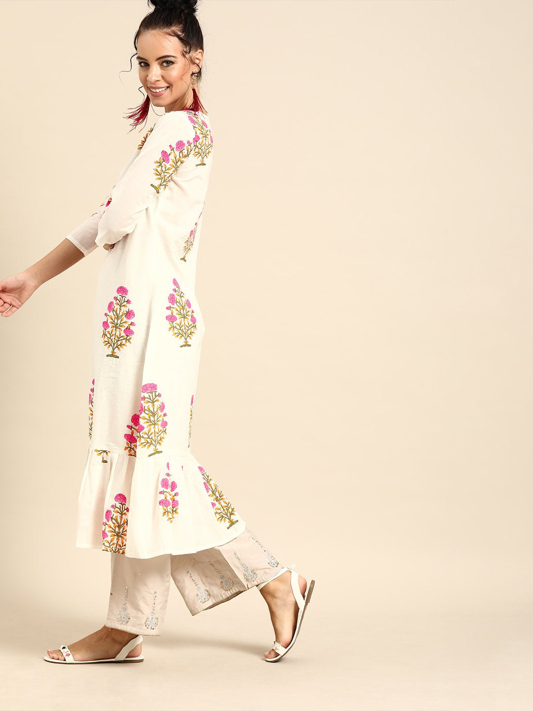 Women's Nayo Off White Calf Length Three-Quarter Sleeves Straight Floral Printed Cotton Kurta With Jacket