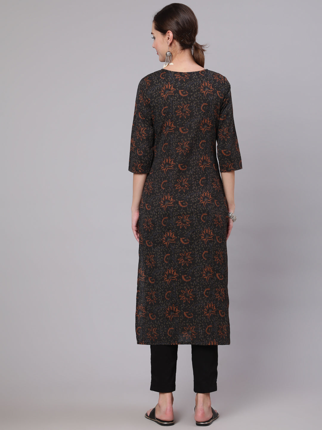 Women's Black Printed straight kurta with three quarter sleeves