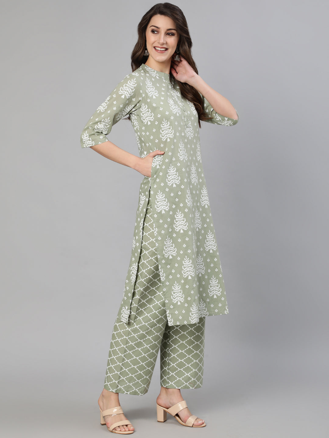 Women's Grey Ethnic Printed Straight Kurta With Three Quarter Sleeves
