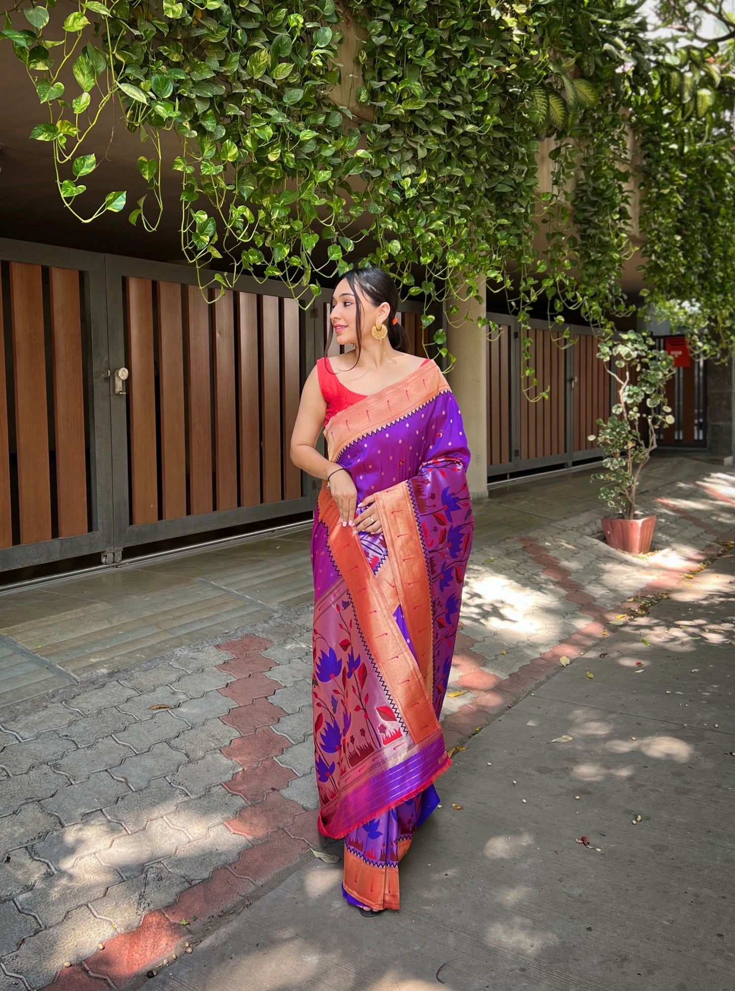 Women's Purple Titli Royal Paithani Silk Zari Woven Saree