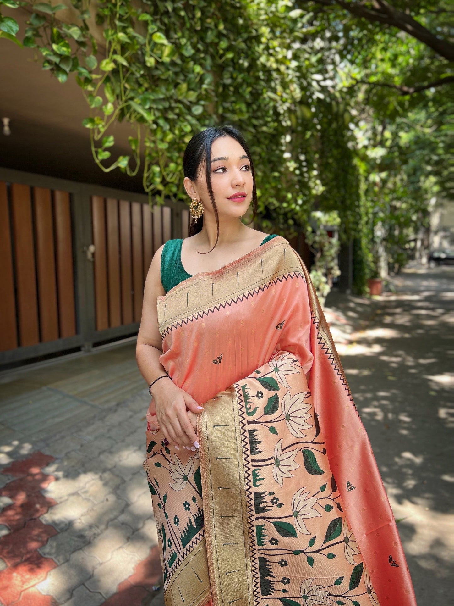 Women's Peach Titli Royal Paithani Silk Zari Woven Saree