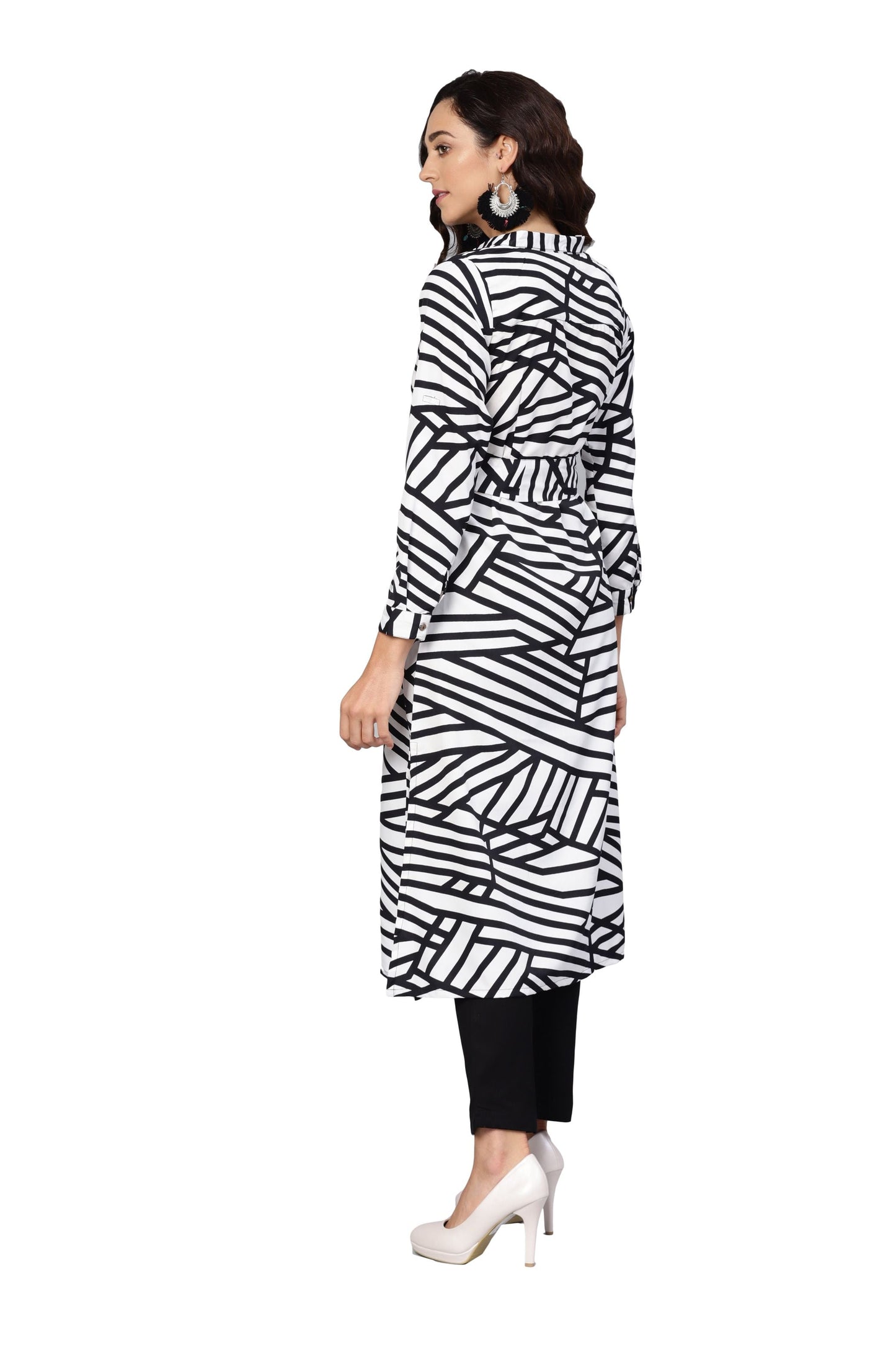 Women's Black & White Poly Crepe Solid 3/4 Sleeve Collar Neck Kurti