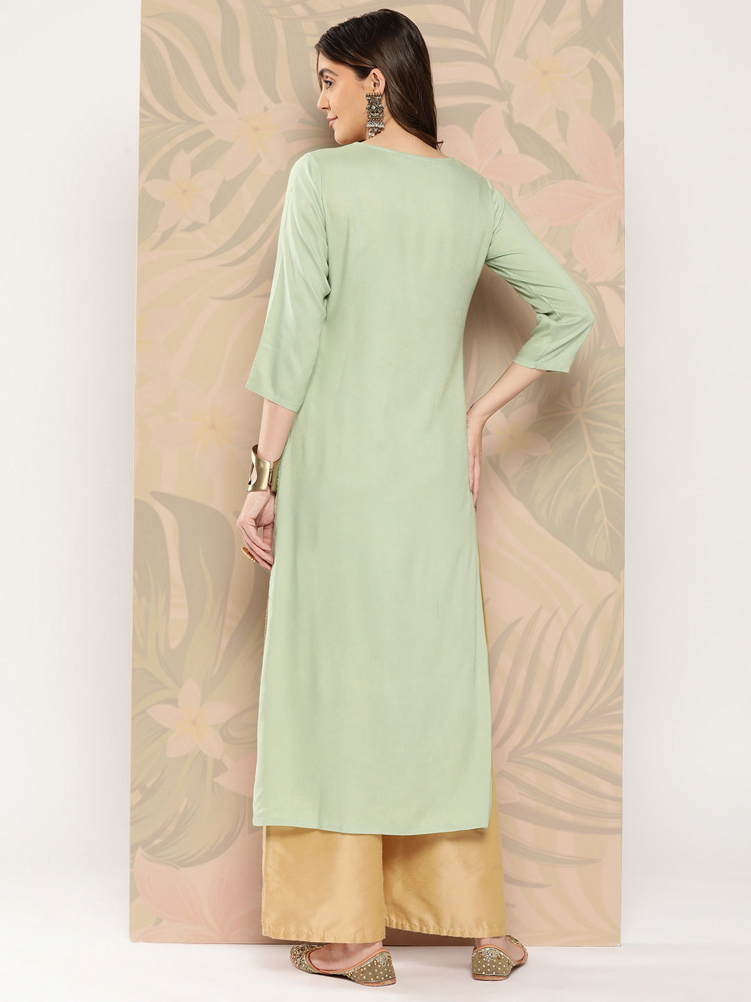 Women's Green Embroidered Printed Straight Kurta With Three Quarter Sleeves