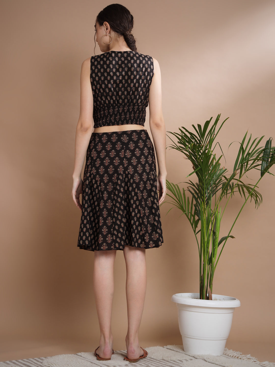 Women's Black Round Neck Top With Skirt