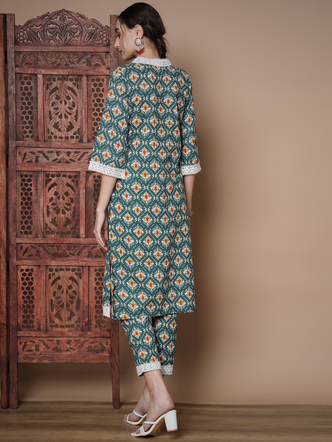Women's Green Straight Kurta & Trousers