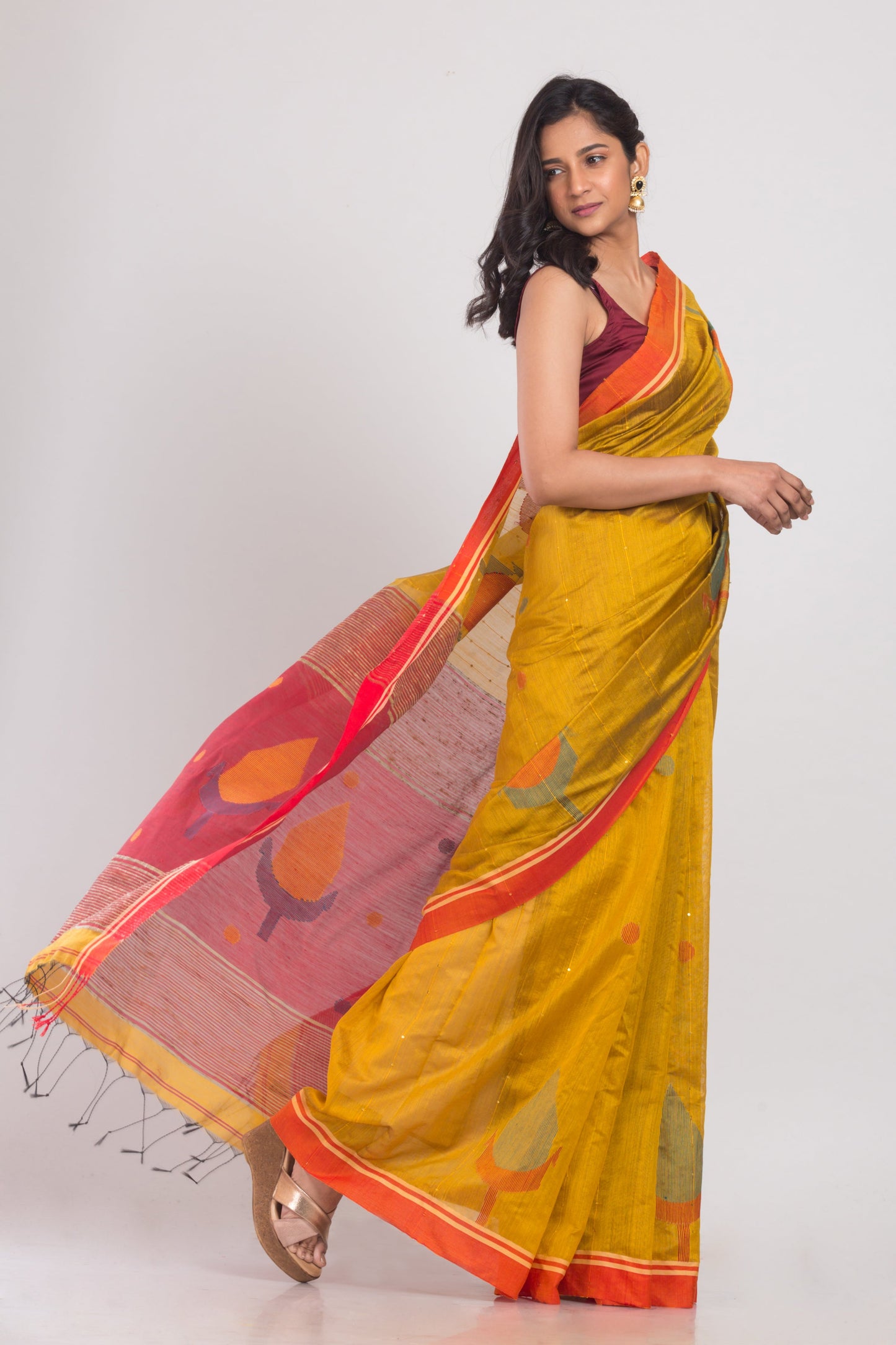 Women's Yellow Cotton Blend Handloom Jamdani Saree