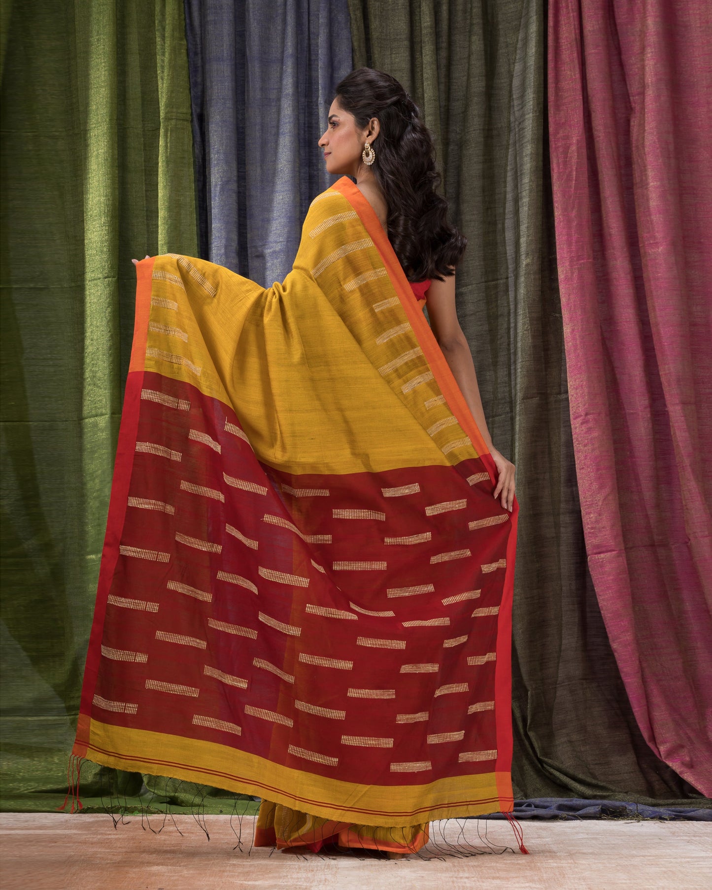 Women's Yellow Cotton Blend Handloom Jamdani Saree