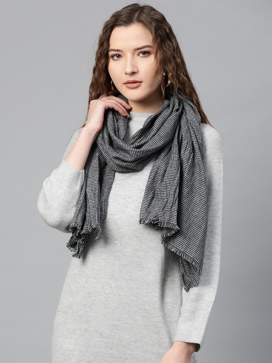Women's Black & Off White Poly Wool Stole