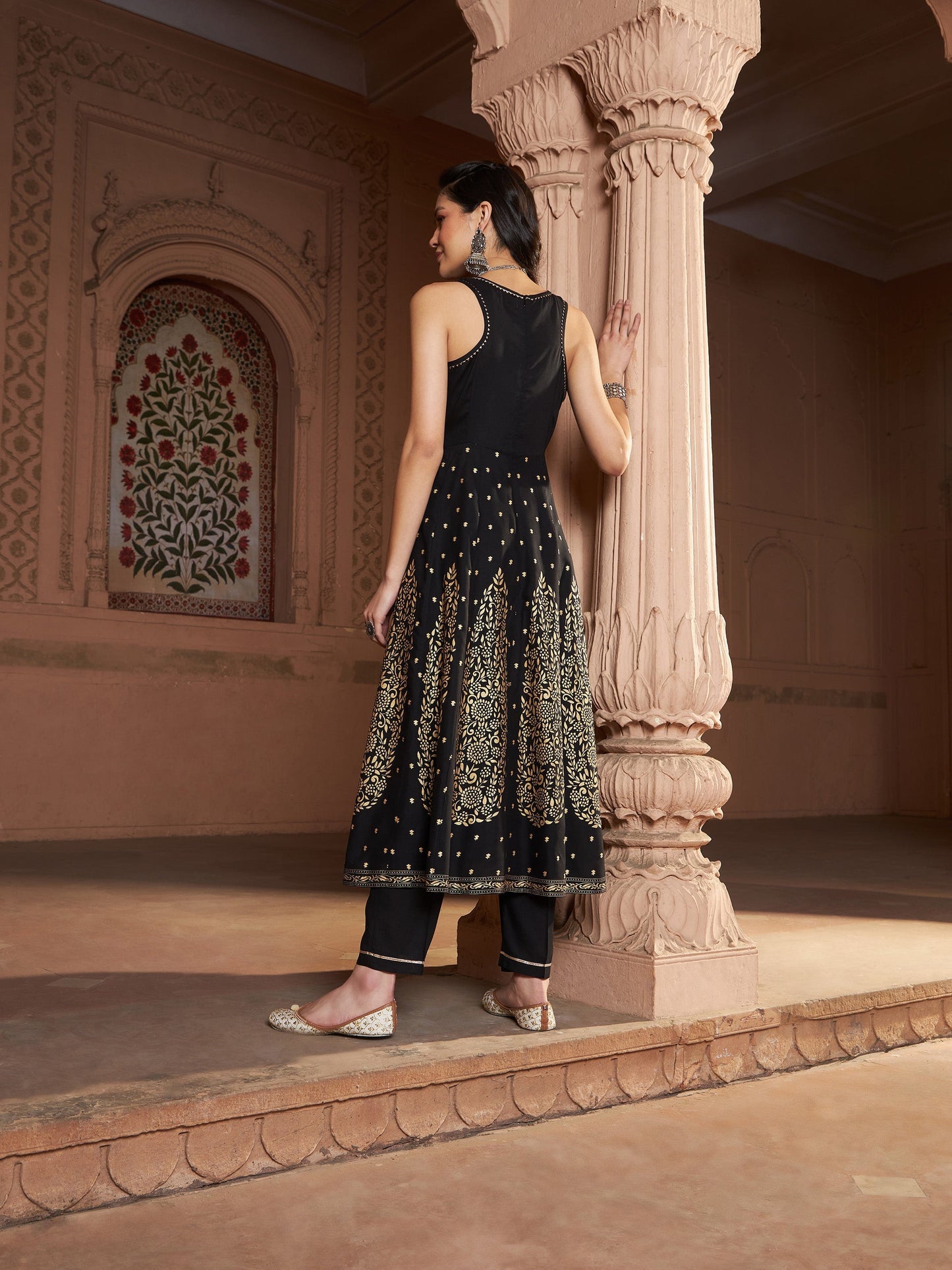 Women's Black Kali Foil Sleeveless Anarkali Kurta With Pants