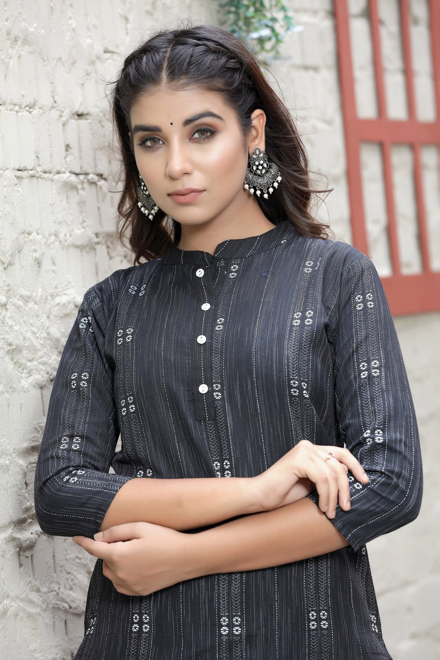 Women's Black & Offwhite Straight Kurta