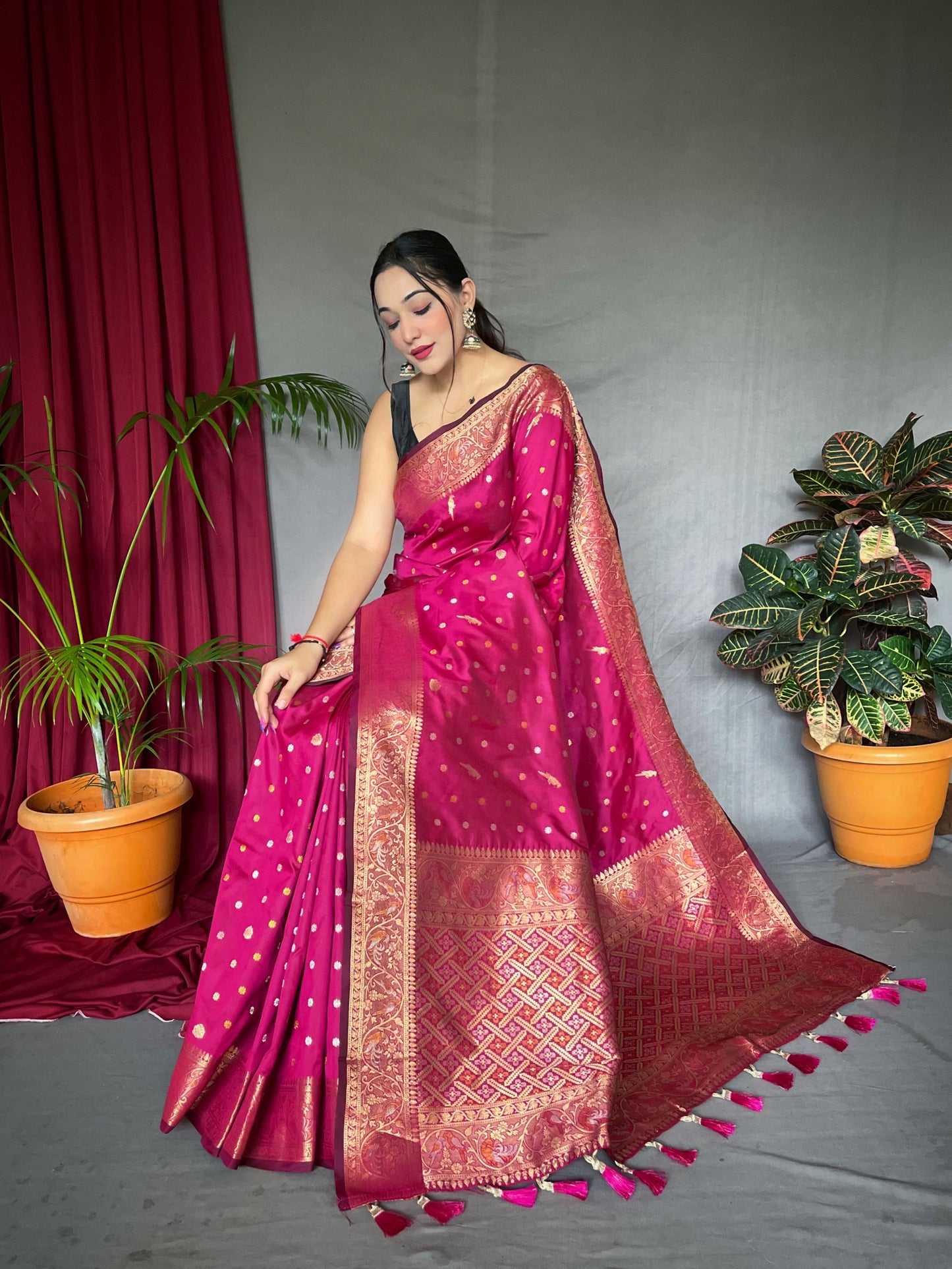Women's Banarasi Silk Multi Color Zari Woven Saree Pink