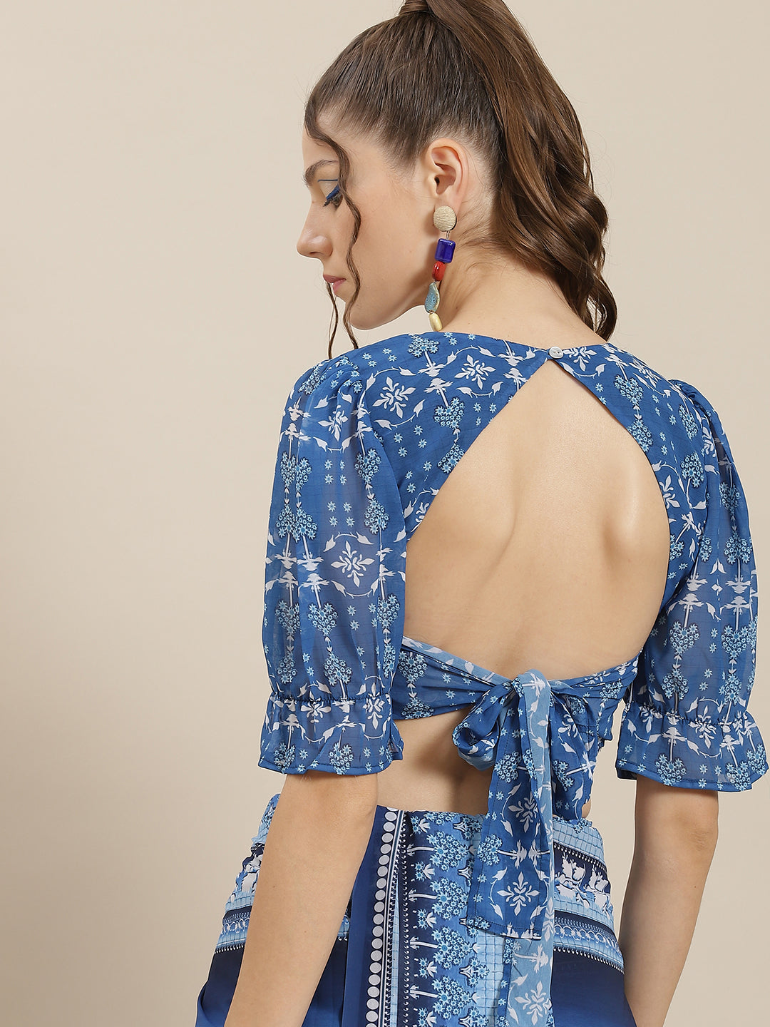 Women's Blue Floral Print Saree With Blouse Piece