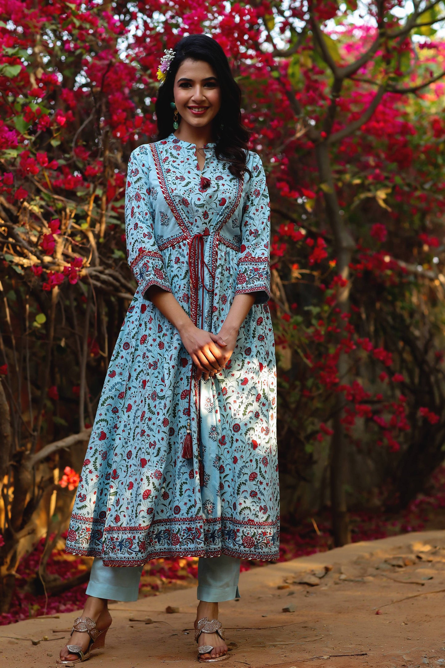 Women's Blue Cambric Floral Print Panelled Kurta With Mask