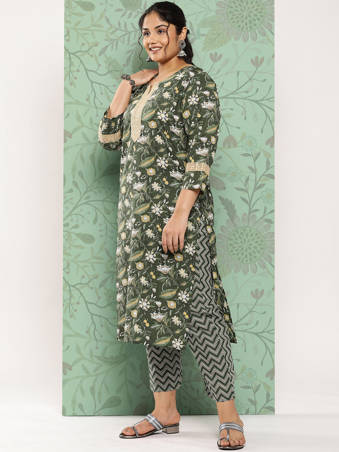 Women's Green Floral Straight Kurta Trouser And Dupatta Set