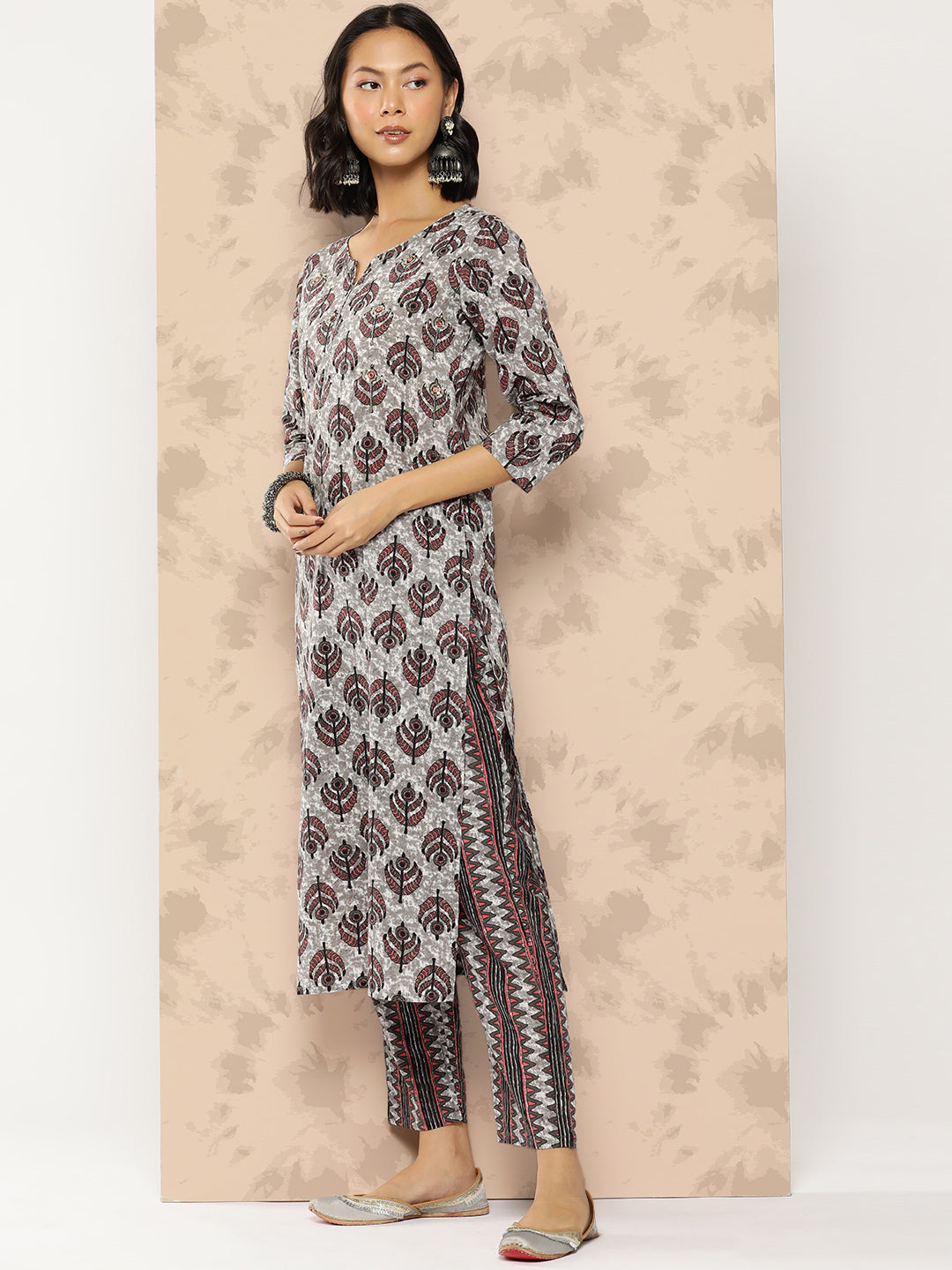 Women's Grey Floral Straight Kurta Trouser And Dupatta Set