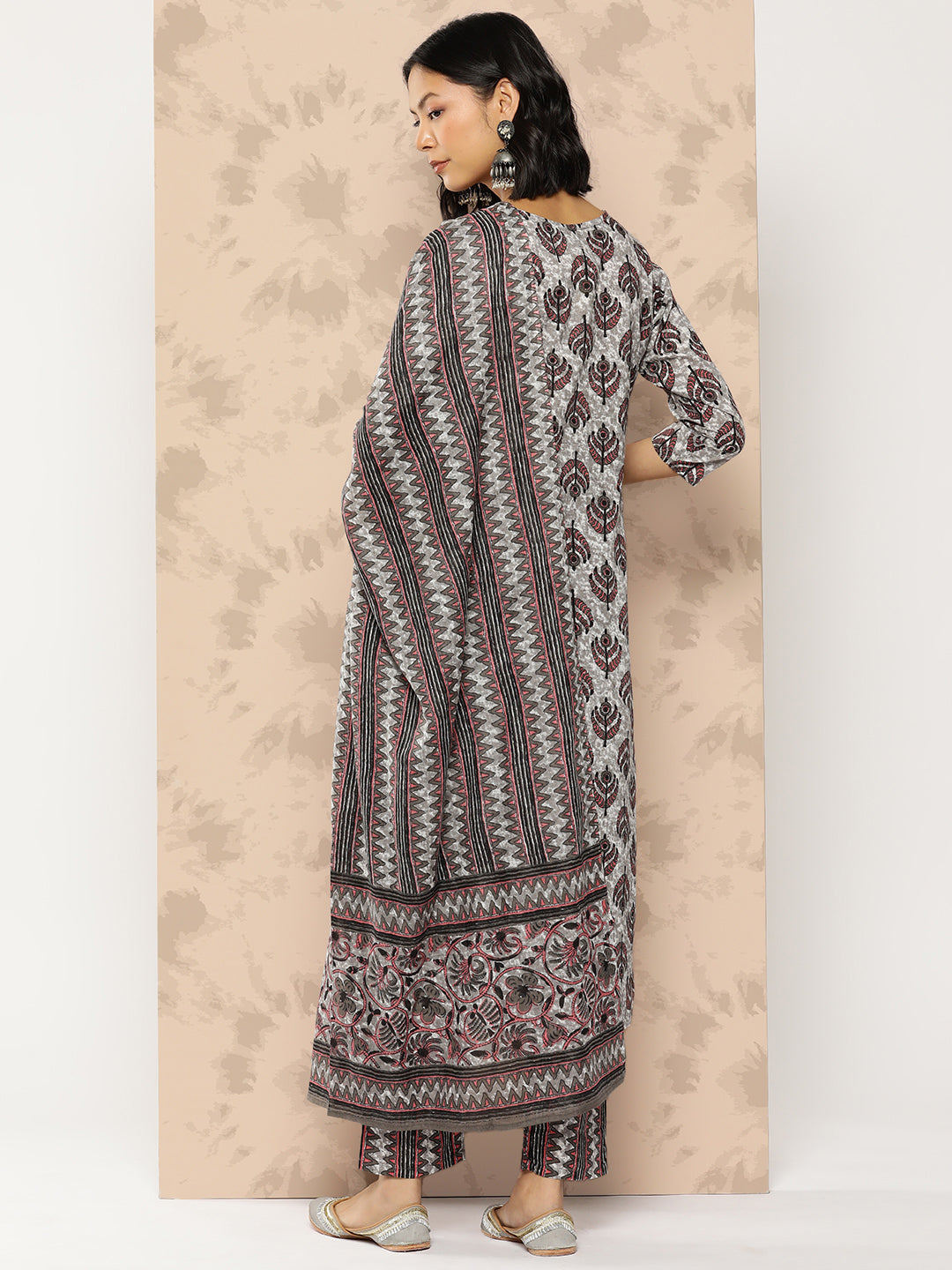 Women's Grey Floral Straight Kurta Trouser And Dupatta Set
