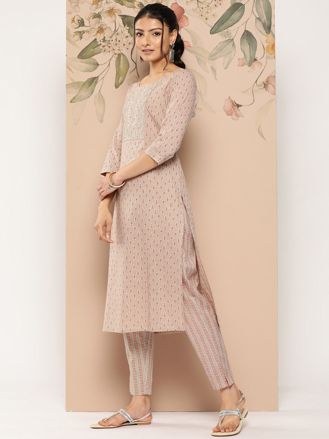 Women's Mauve Floral Straight Kurta Trouser And Dupatta Set
