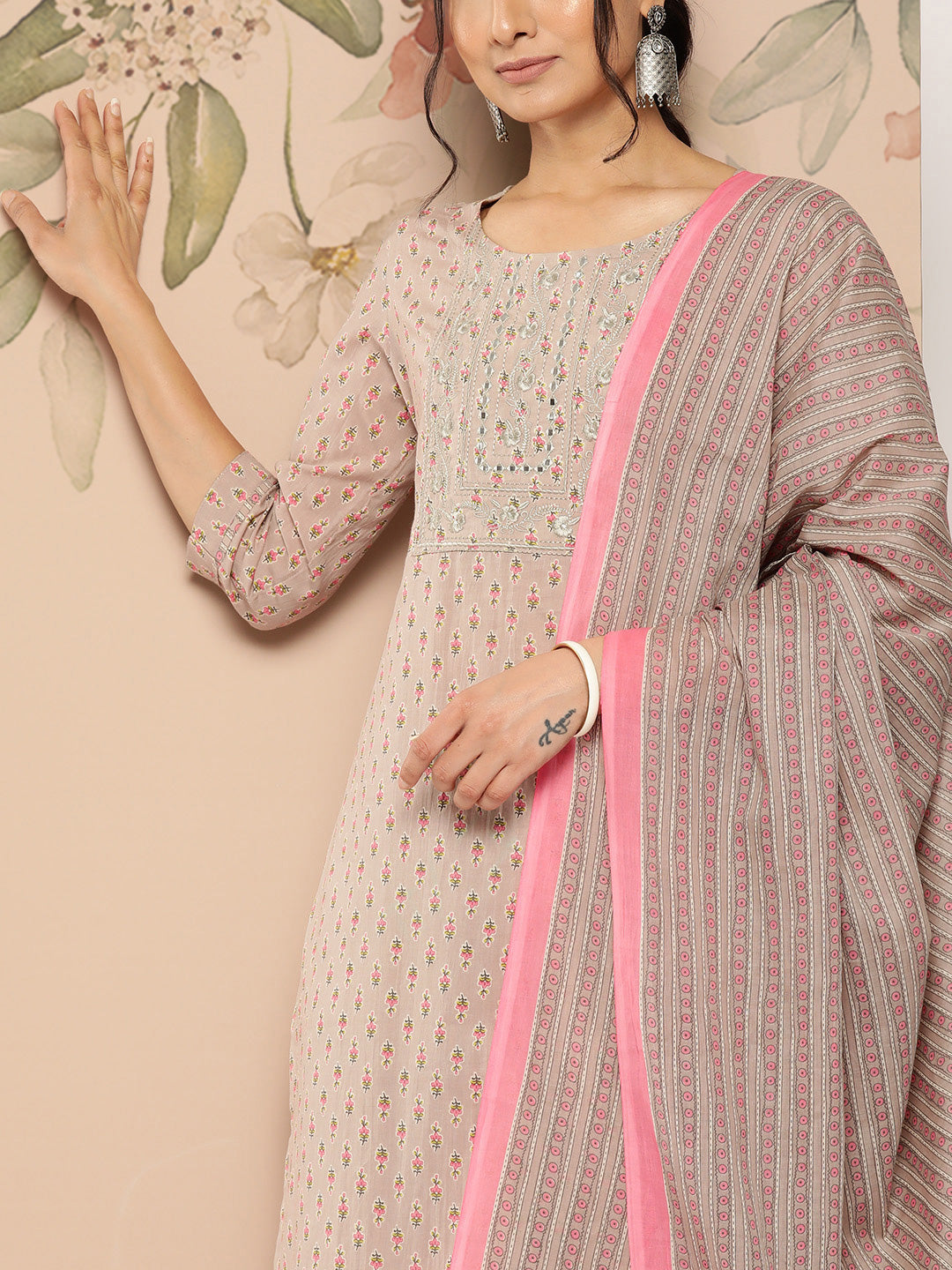 Women's Mauve Floral Straight Kurta Trouser And Dupatta Set