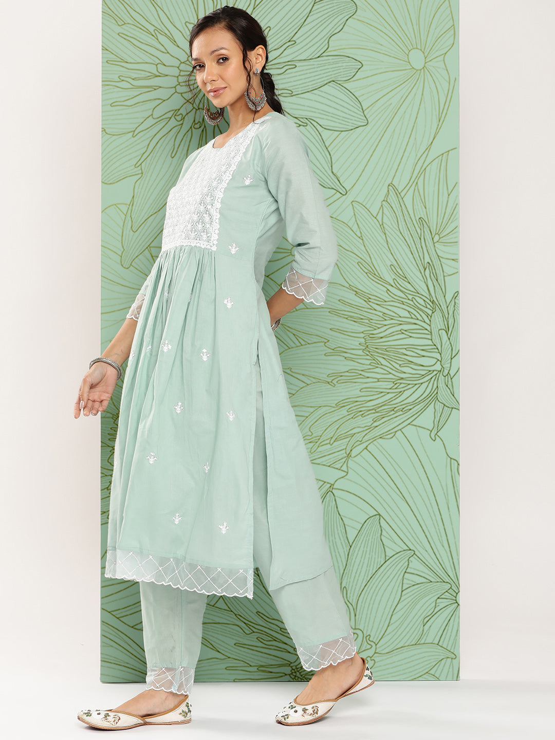 Women's Sea Green Solid Straight Kurta Trouser And Dupatta Set