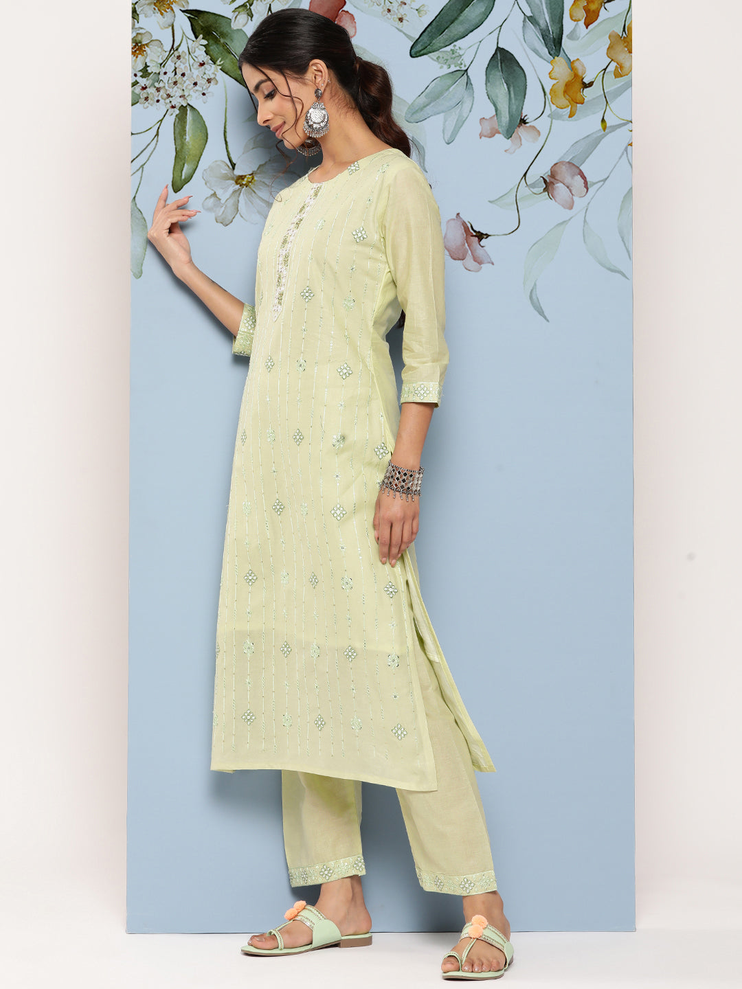 Women's Green Solid Straight Kurta Trouser And Dupatta Set