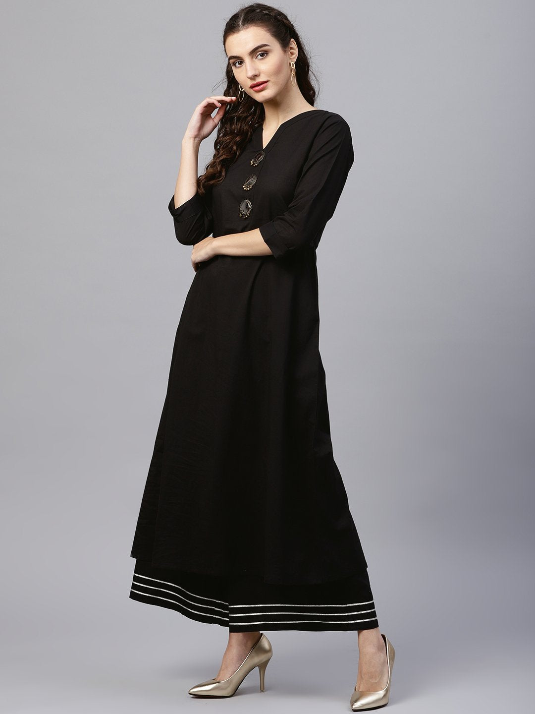Women's Black Round Neck Kurta With Frond Emblishment And Palazzo
