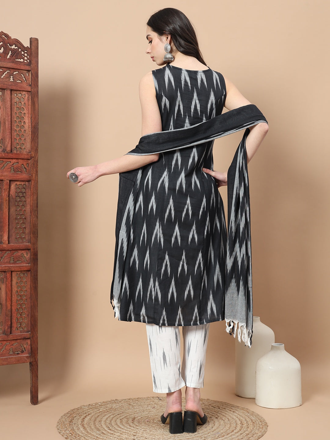 Color_Black