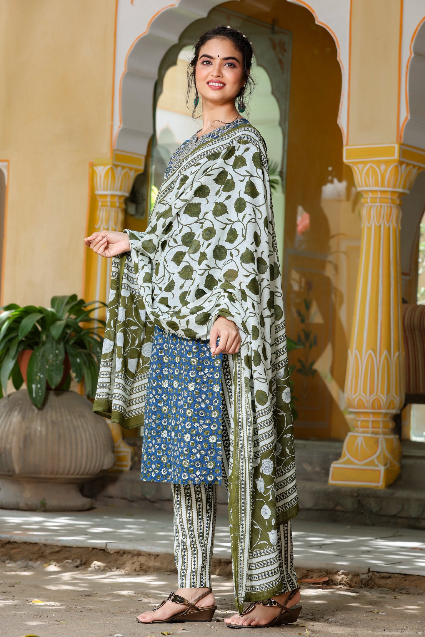 Women's Navy Blue & Green Kurta Set