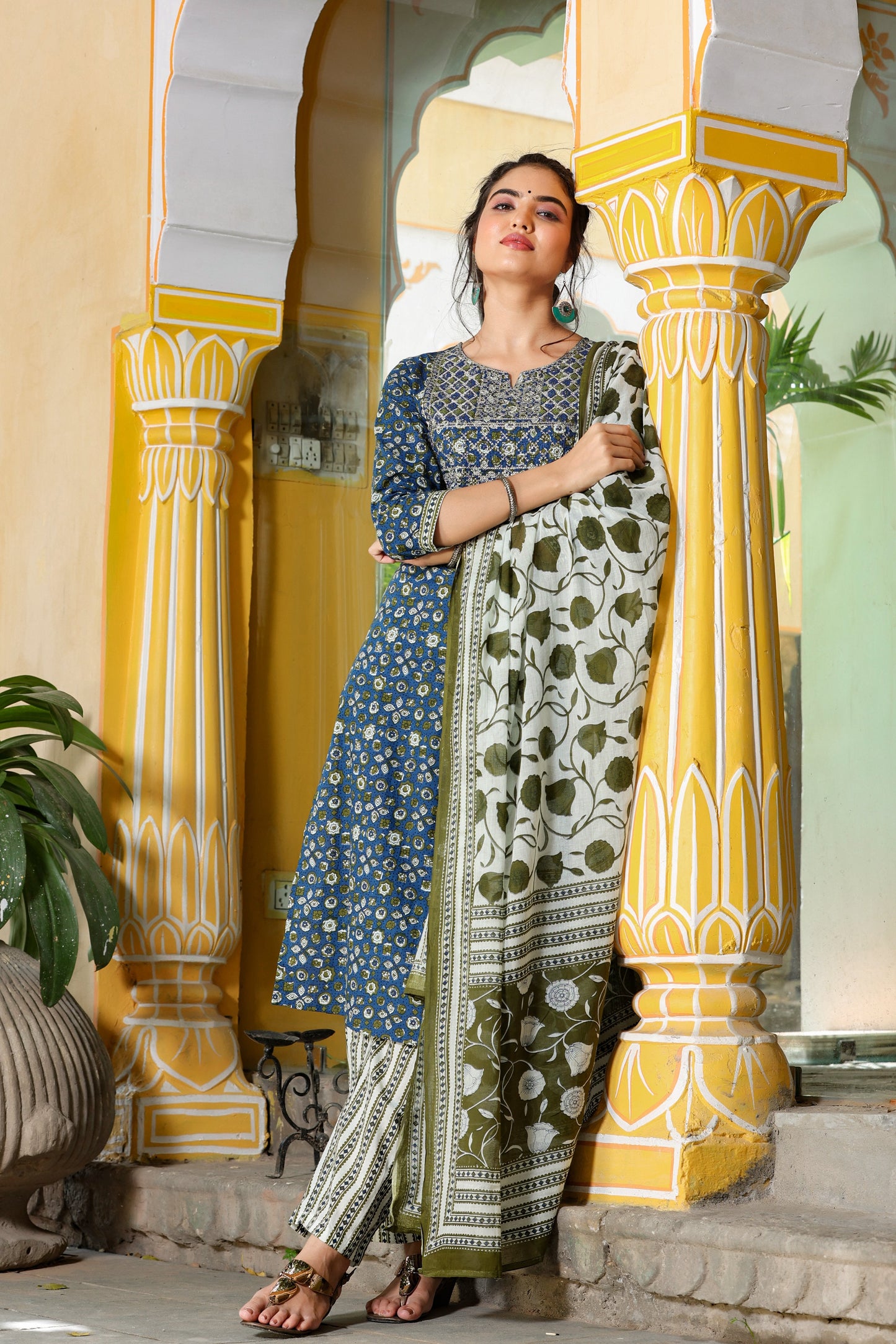 Women's Navy Blue & Green Kurta Set