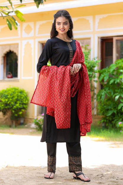 Women's Black & Red Solid Kurta Set