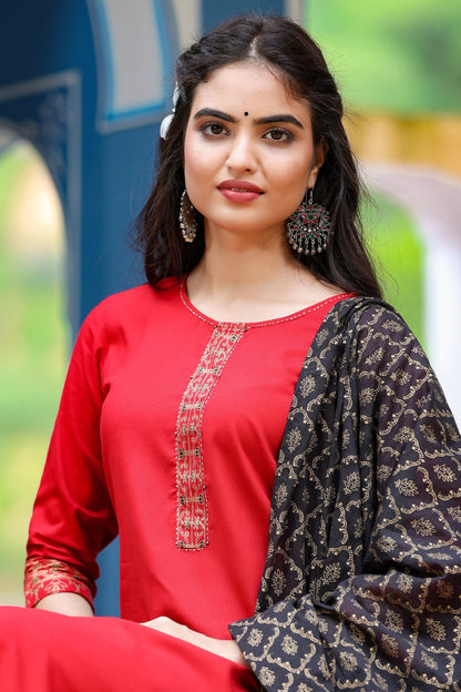 Women's Maroon & Black Solid Kurta Set