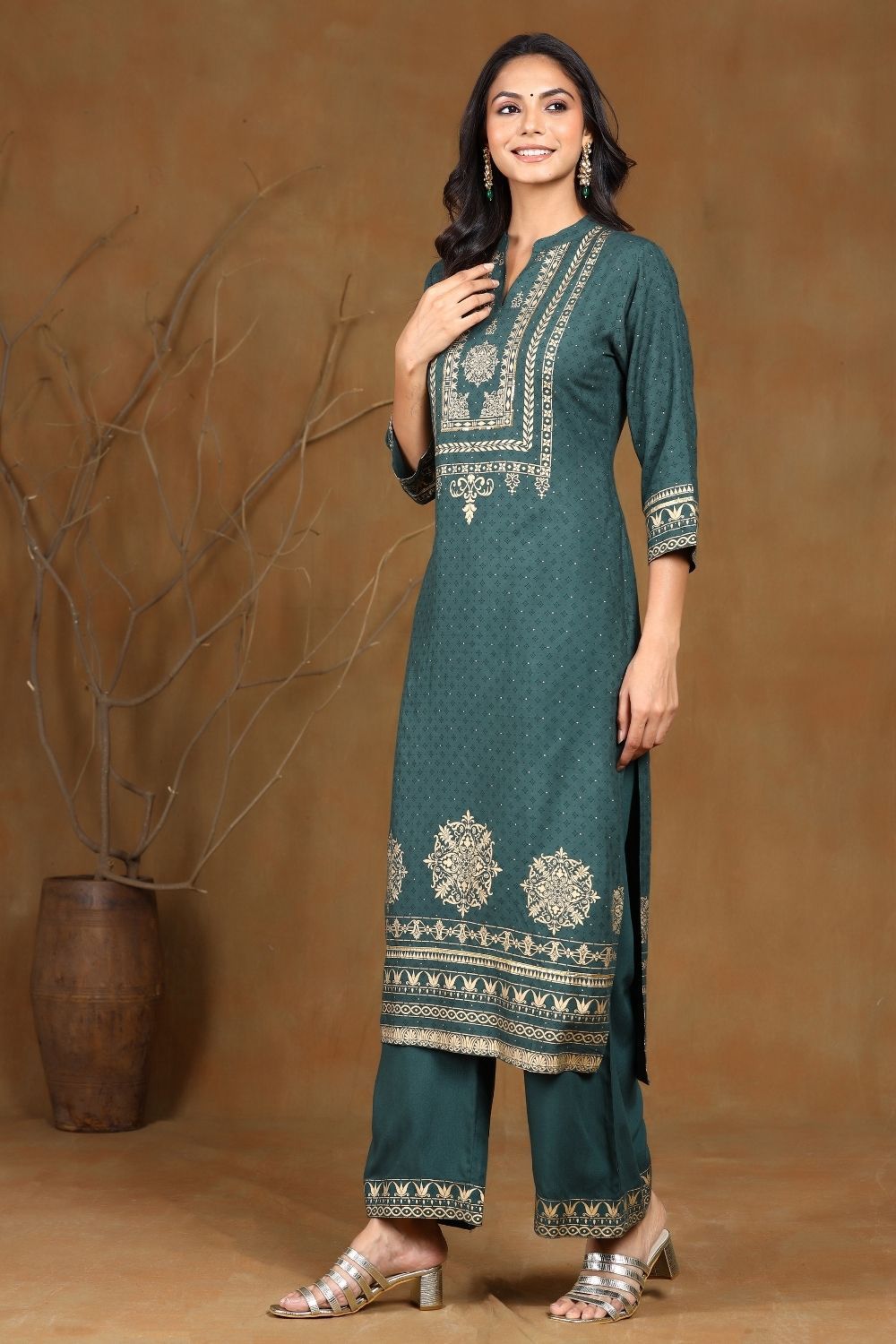 Women's Green Rayon Printed Straight Kurta Sets