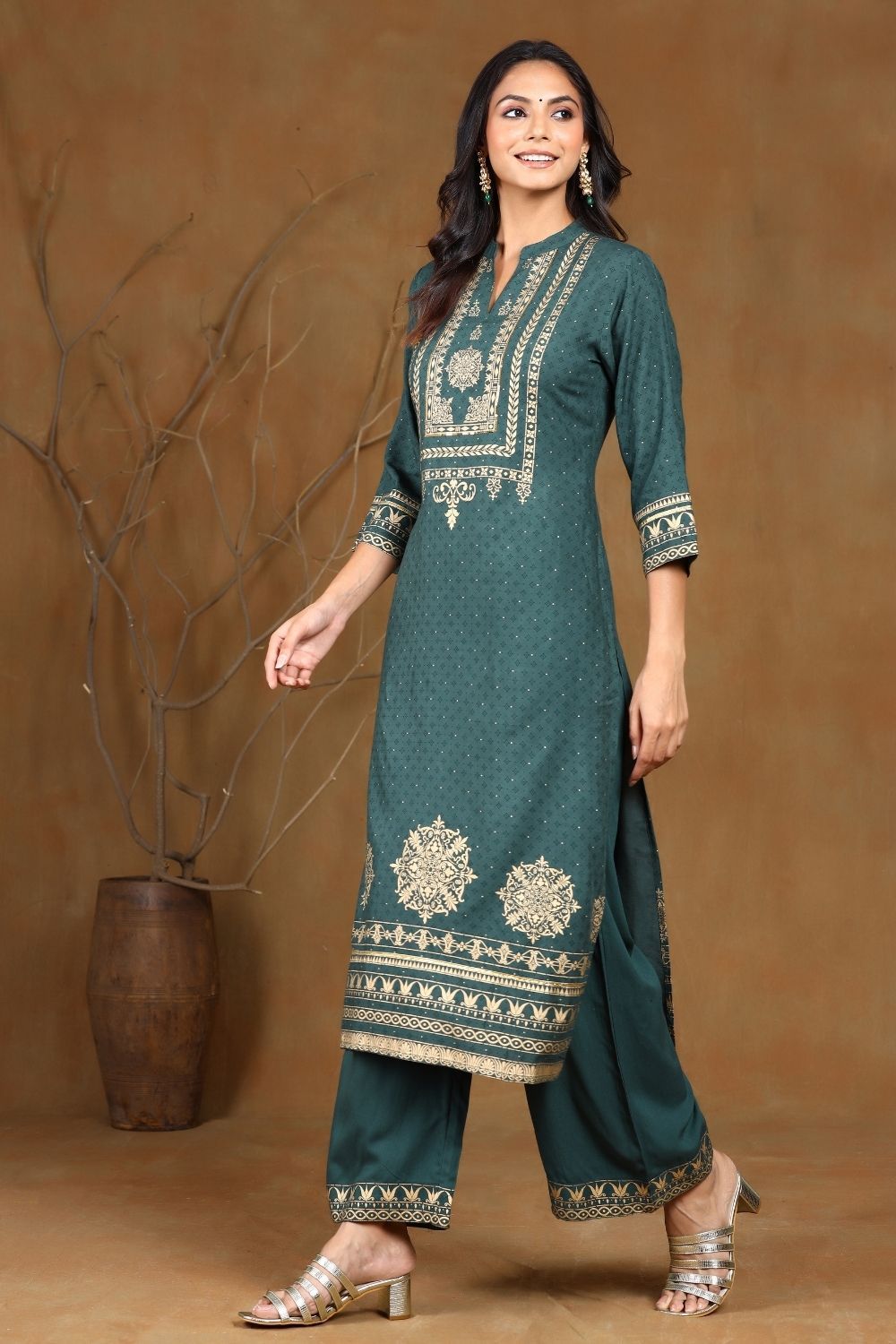 Women's Green Rayon Printed Straight Kurta Sets