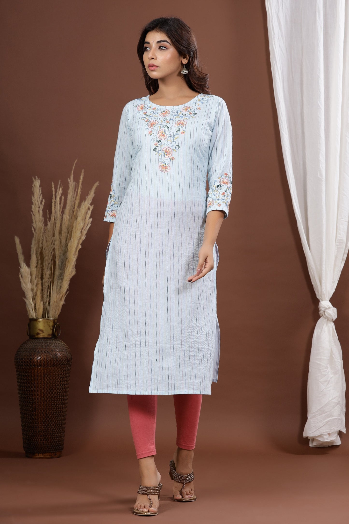 Women's Blue Embroidered Kurta