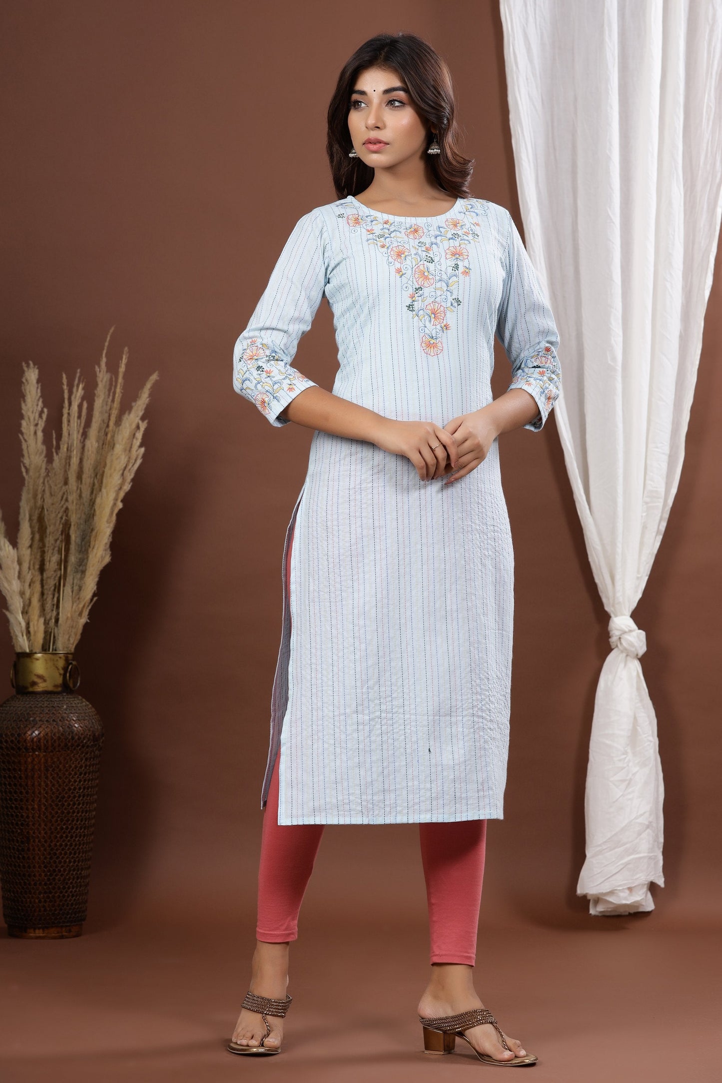 Women's Blue Embroidered Kurta