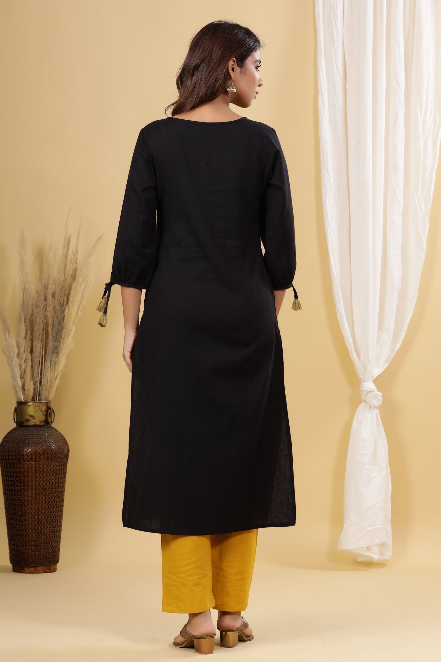 Women's Black Solid Embroidered Kurta Set