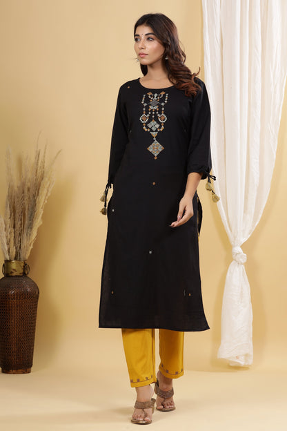 Women's Black Solid Embroidered Kurta Set