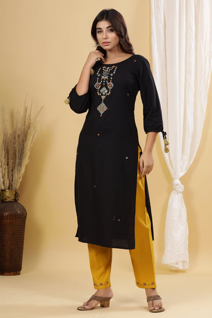 Women's Black Solid Embroidered Kurta Set