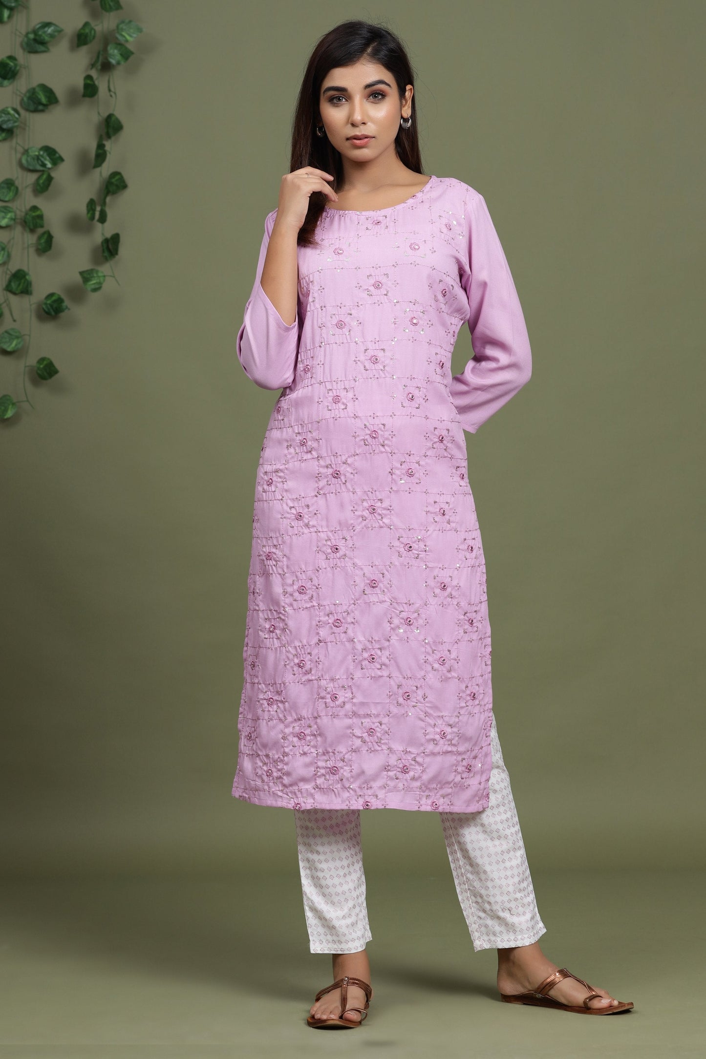 Women's Mauve Embroidered Kurta Set